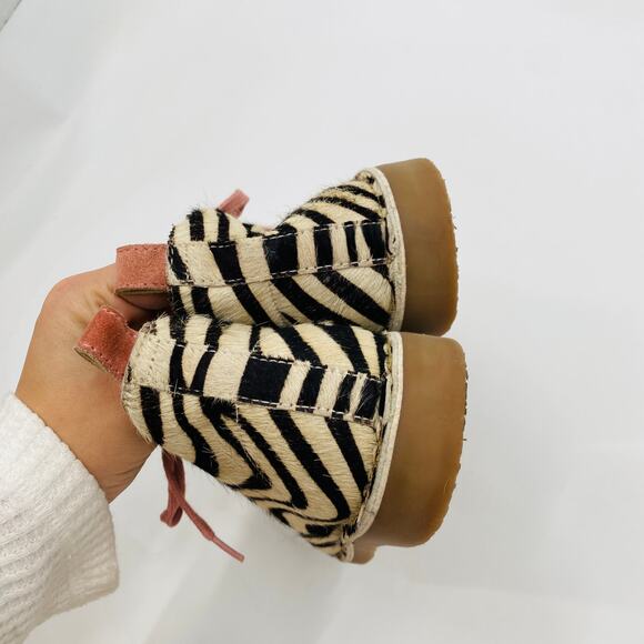 Mini Boden zebra calf hair chukka boots - Picture 4 of 5